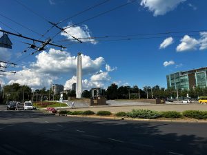 площа 10 Квітня Одеса пам’ятник Крила Перемоги Аркадія